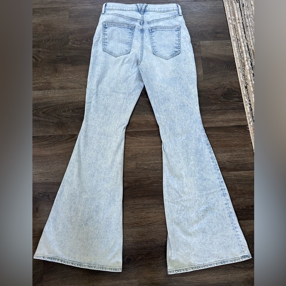 Veronica Beard Sheridan Bell-Bottom Jean in Sky - Picture 3 of 3